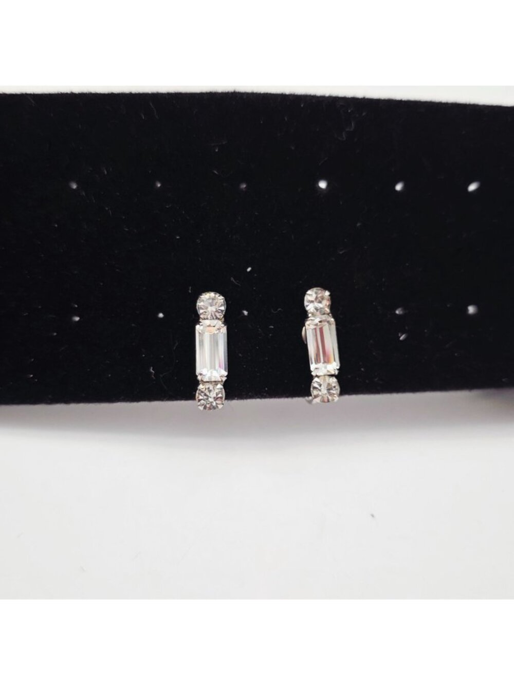 Vintage Crystal Rhinestone Screw Back Earrings Elegant Clear Stones Art Deco Sty - Picture 5 of 7